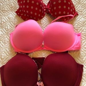 Victoria’s Secret set of 3 push up bras 36 D in EUC ♥️🌸♥️